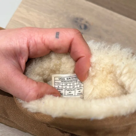 UGG Classic Mini 11 - Picture 3 of 3